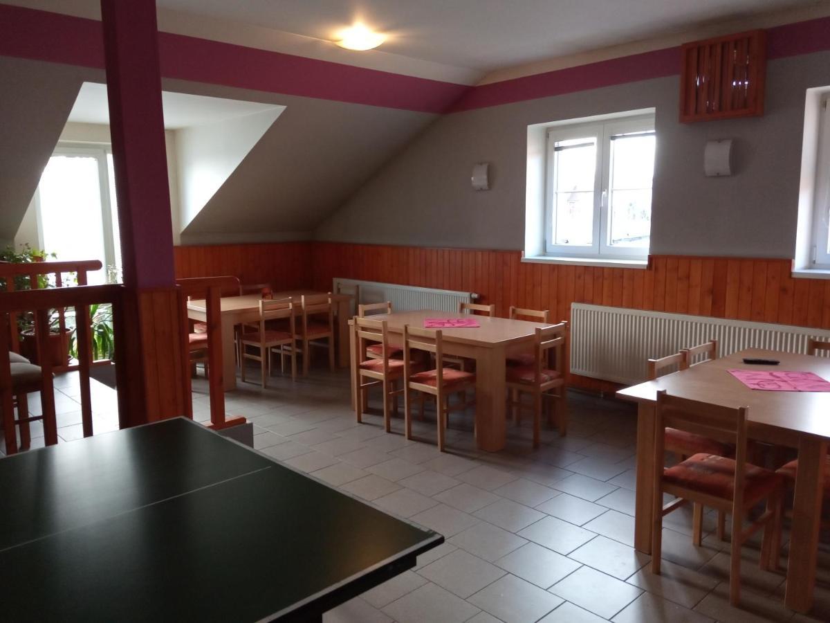 Penzion & Ubytovani Chrast  Zewnętrze zdjęcie